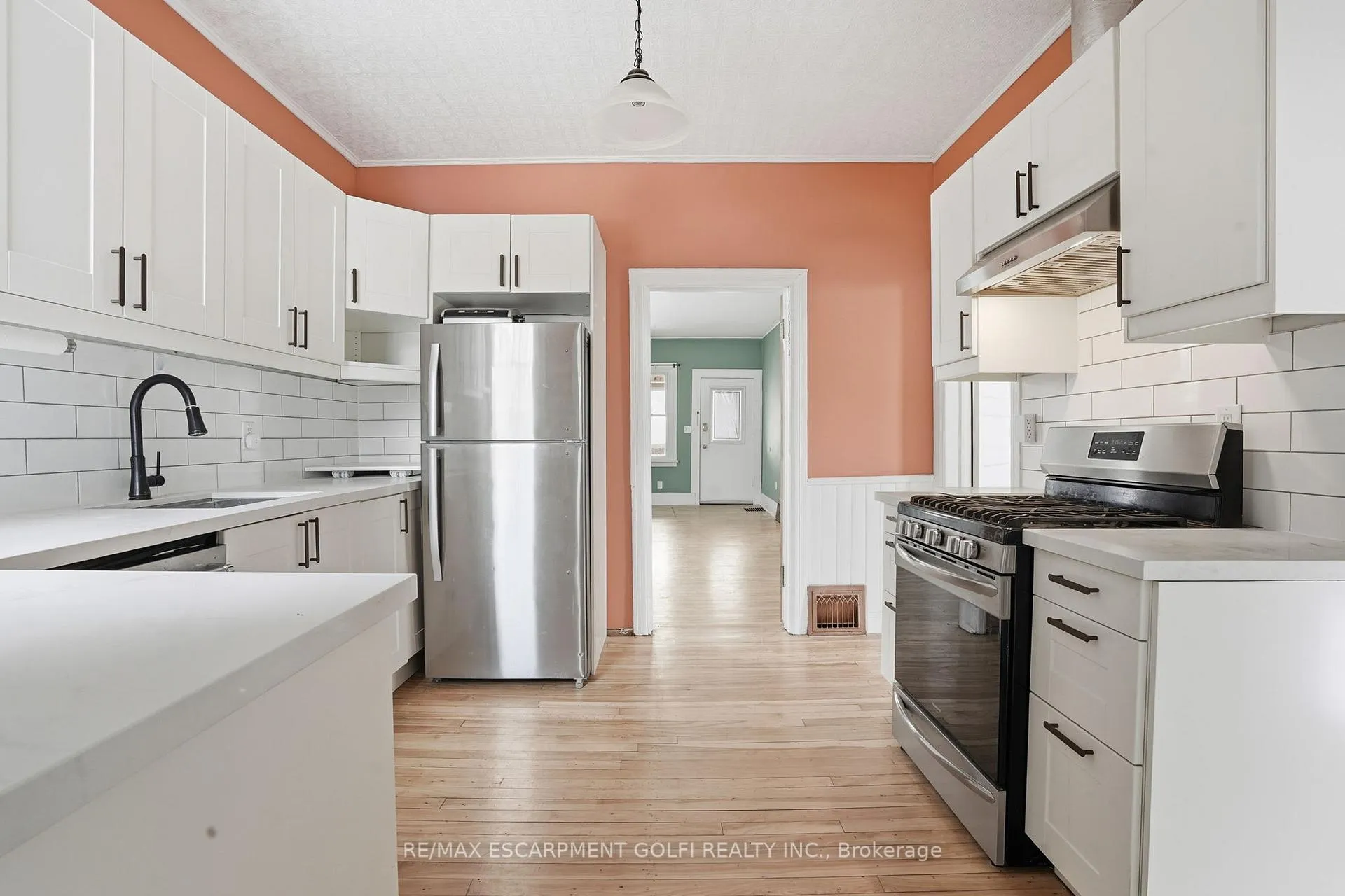 Photo 6 of 54 Mill Street, Welland, Broadway — HOMEH