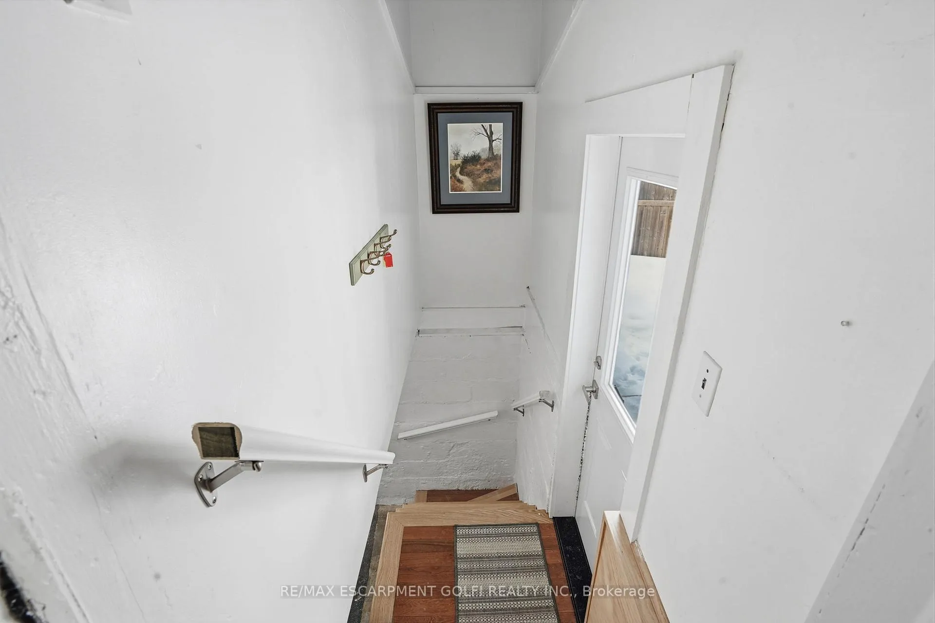 Photo 9 of 54 Mill Street, Welland, Broadway — HOMEH