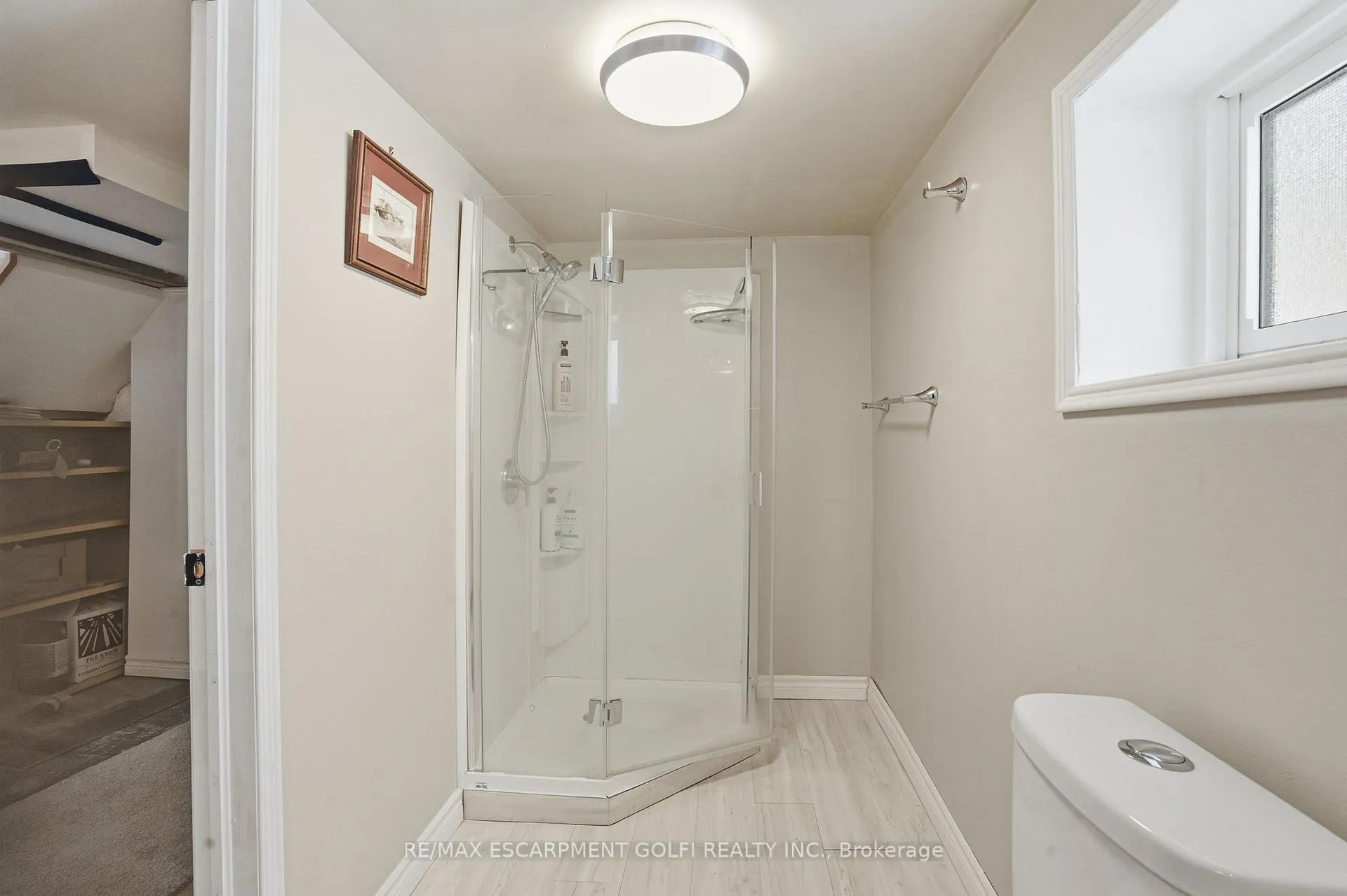 Photo 15 of 54 Mill Street, Welland, Broadway — HOMEH