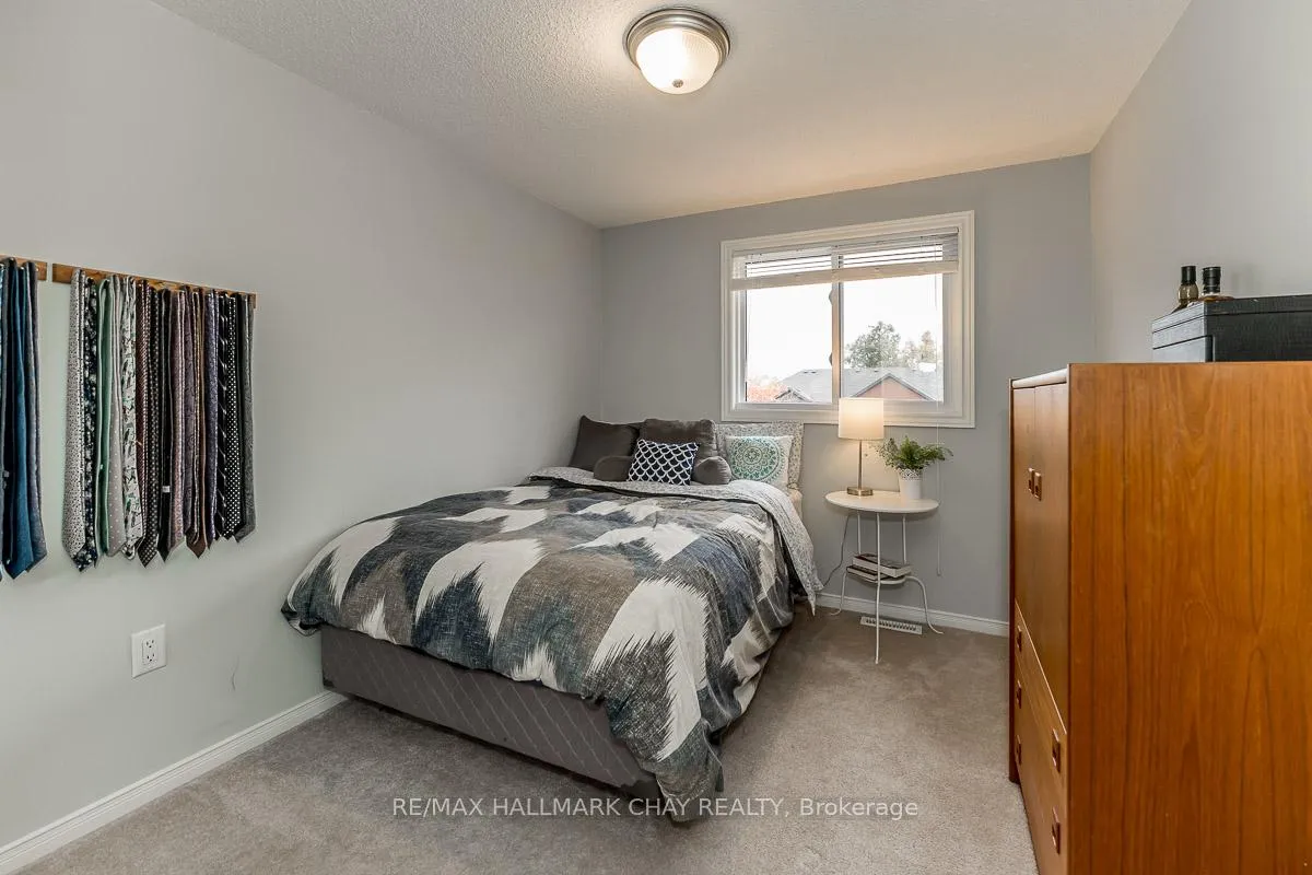 Photo 18 of 50 Raymond Crescent, Barrie, Painswick South — HOMEH