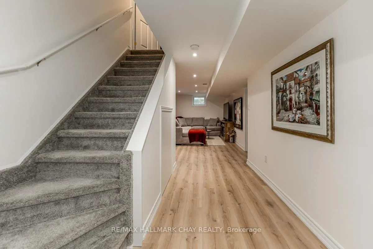 Photo 20 of 50 Raymond Crescent, Barrie, Painswick South — HOMEH