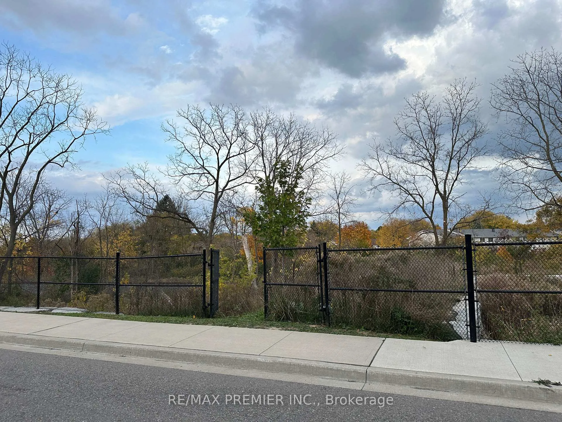 Photo 2 of 25 Pelican Lane, Hamilton, Vincent — HOMEH