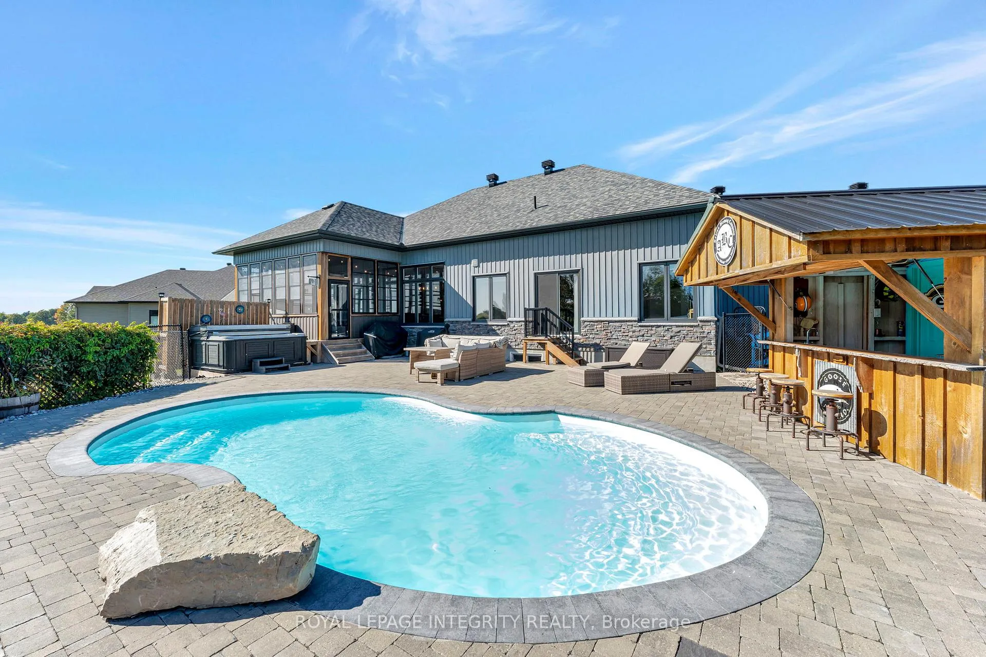Photo 2 of 2198 Maple Forest Drive, Ottawa, North Gower — HOMEH