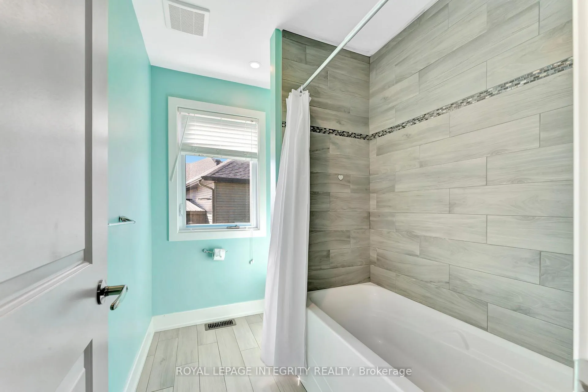Photo 18 of 2198 Maple Forest Drive, Ottawa, North Gower — HOMEH