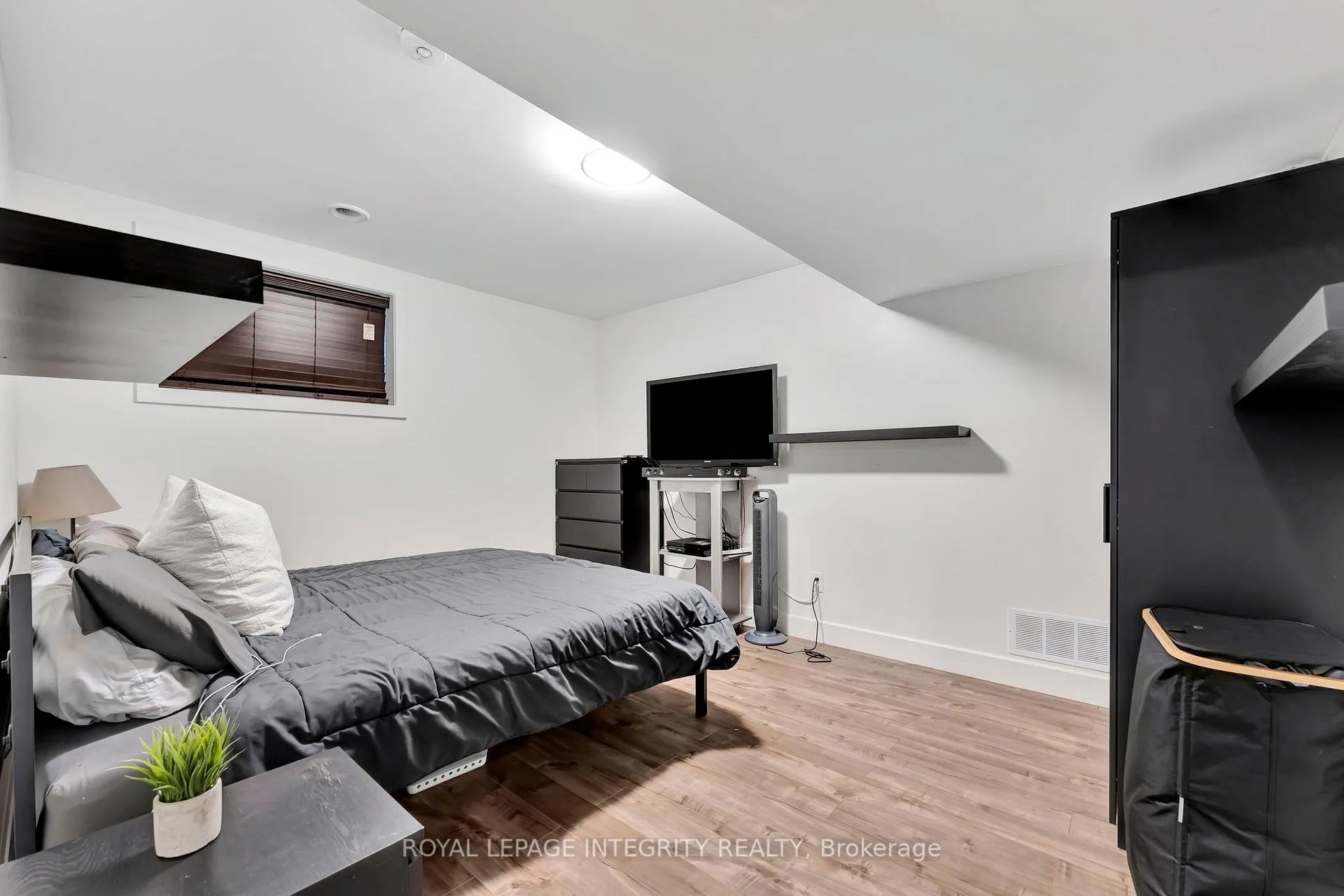 Photo 24 of 2198 Maple Forest Drive, Ottawa, North Gower — HOMEH