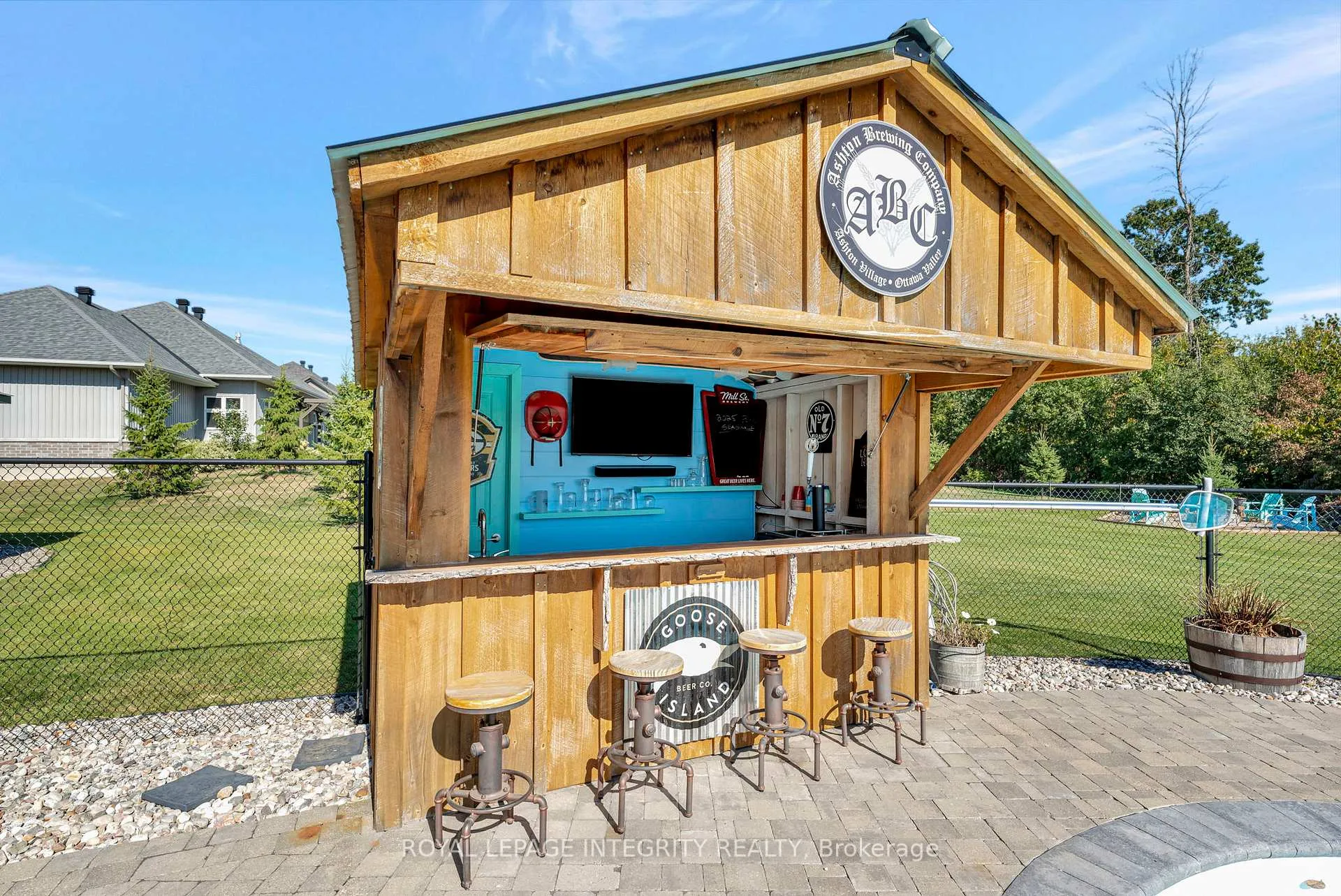 Photo 31 of 2198 Maple Forest Drive, Ottawa, North Gower — HOMEH
