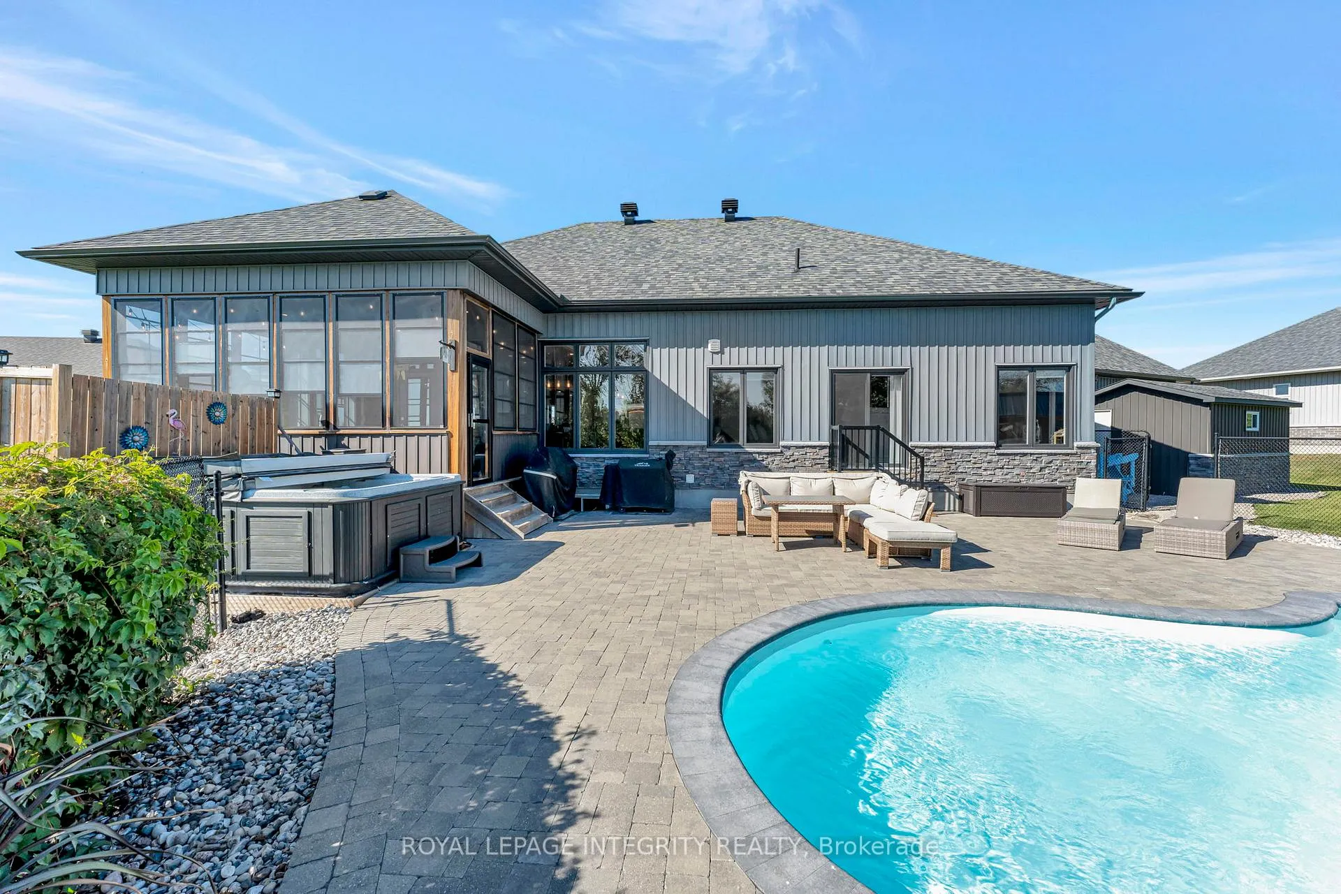 Photo 33 of 2198 Maple Forest Drive, Ottawa, North Gower — HOMEH