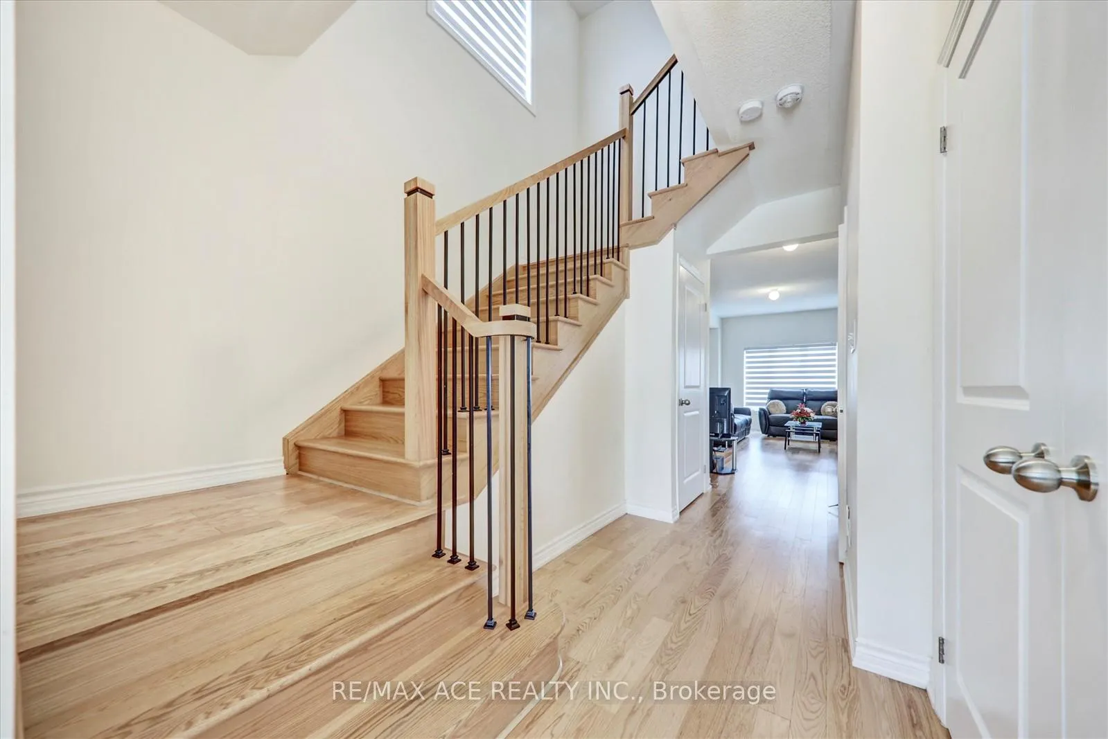 Photo 8 of 1097 Cameo Street, Pickering, Rural Pickering — HOMEH