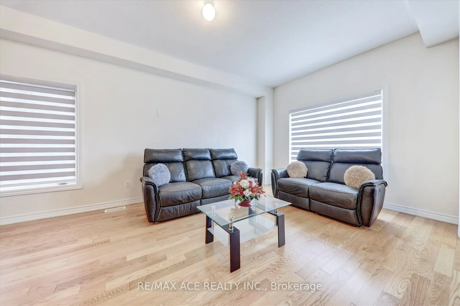 Photo 12 of 1097 Cameo Street, Pickering, Rural Pickering — HOMEH