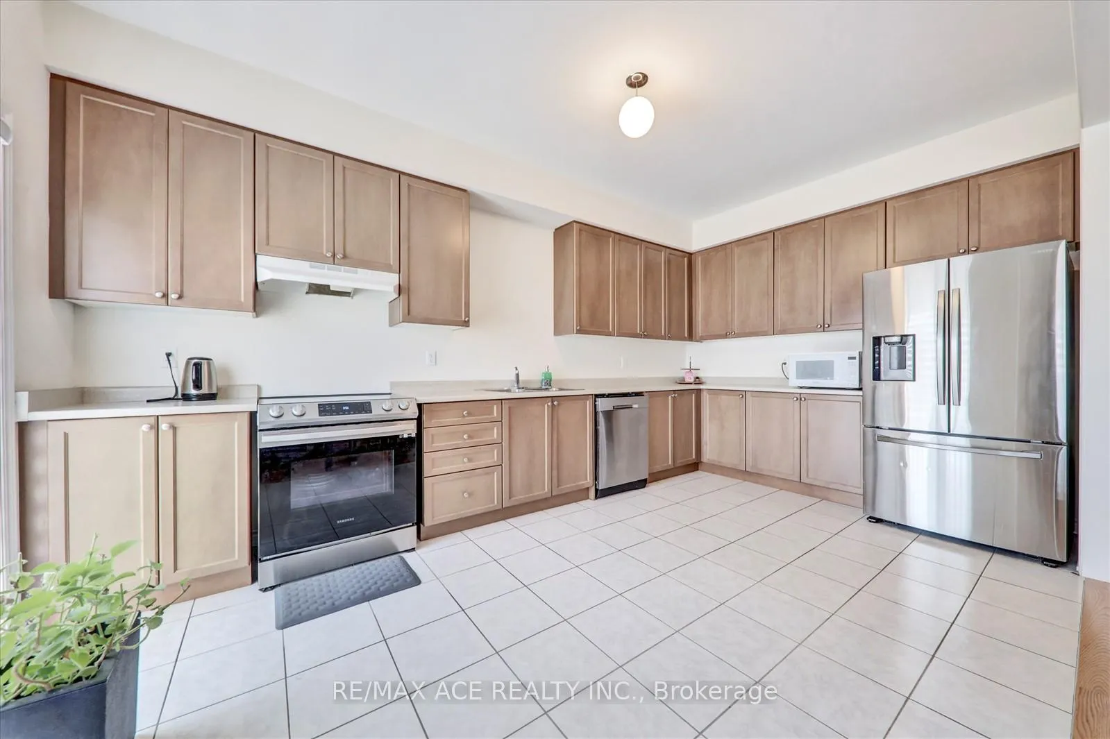 Photo 13 of 1097 Cameo Street, Pickering, Rural Pickering — HOMEH