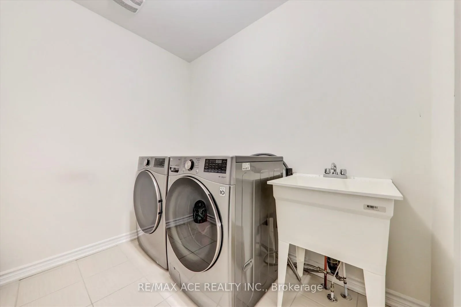Photo 28 of 1097 Cameo Street, Pickering, Rural Pickering — HOMEH