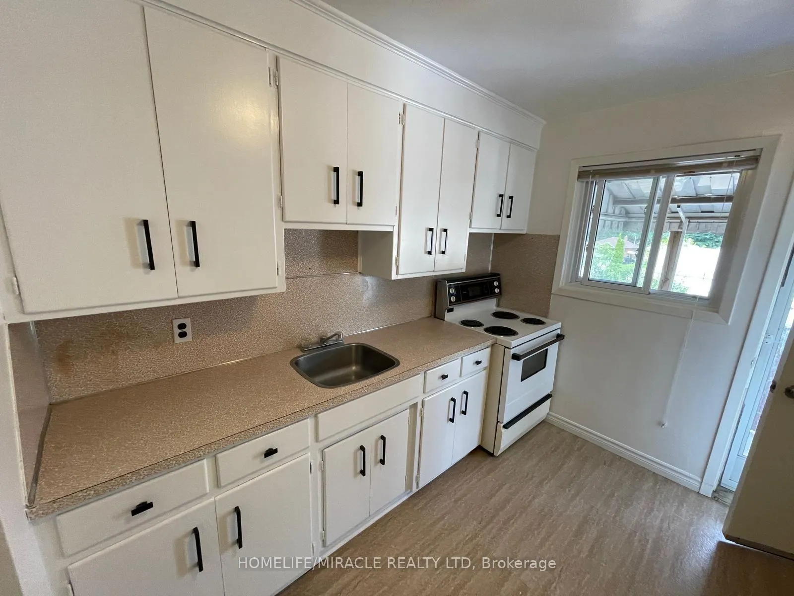 Photo 2 of Unit 3, 270 Clifton Road, Kitchener — HOMEH