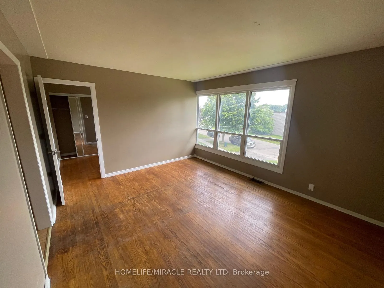 Photo 3 of Unit 3, 270 Clifton Road, Kitchener — HOMEH
