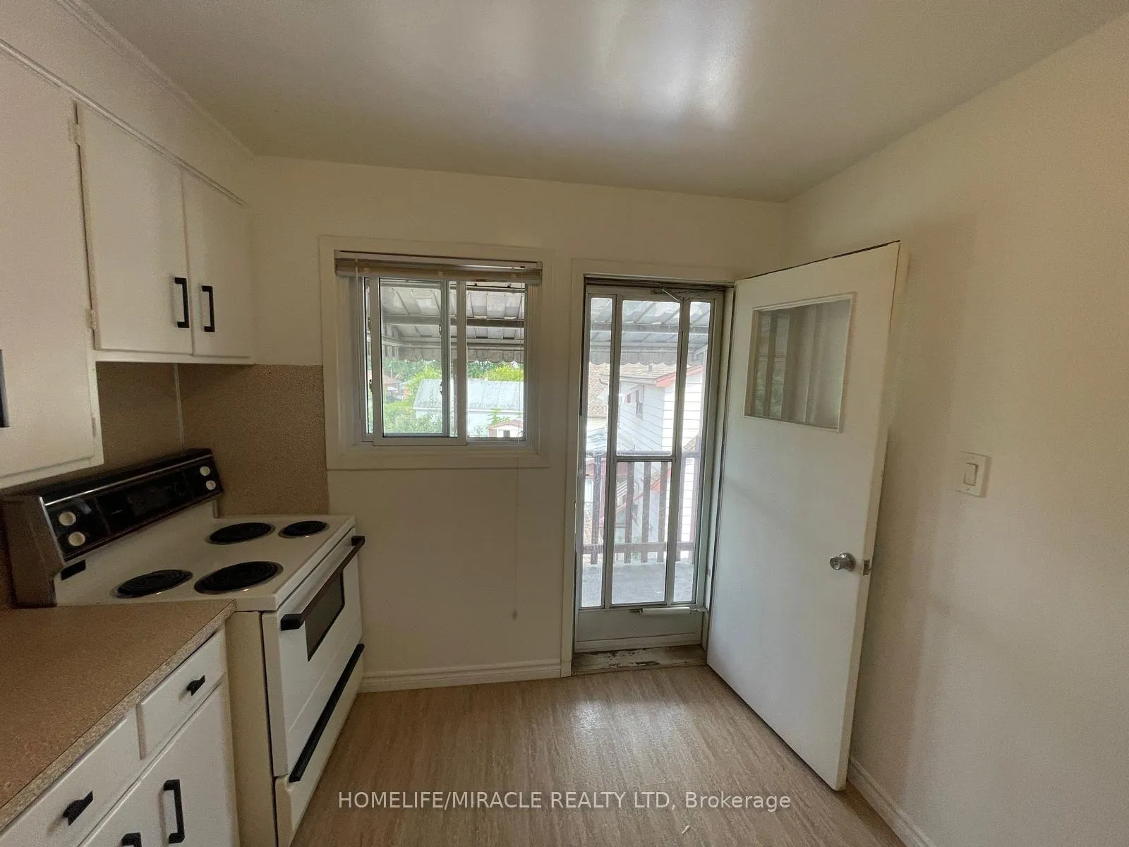 Photo 6 of Unit 3, 270 Clifton Road, Kitchener — HOMEH