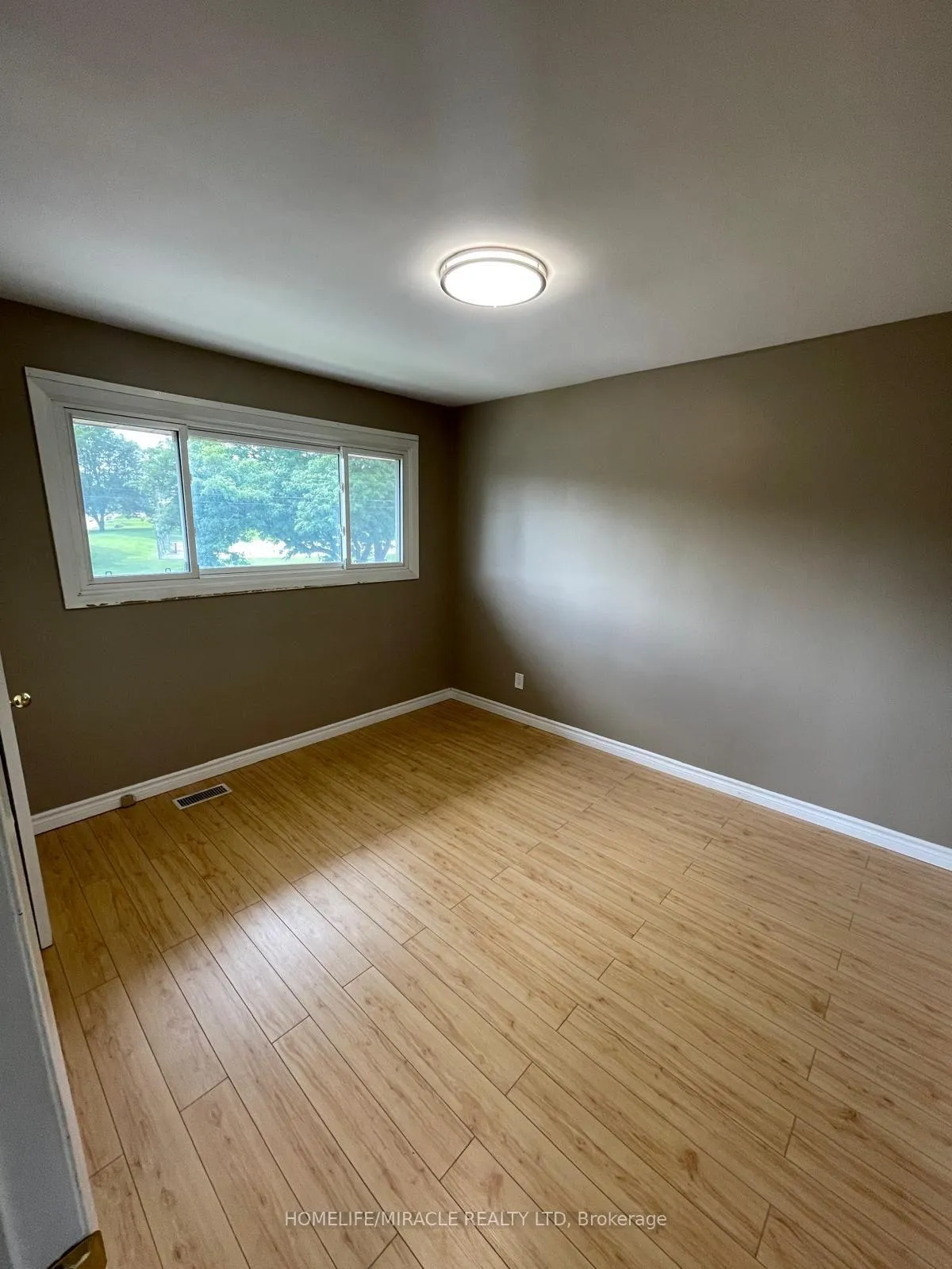 Photo 9 of Unit 3, 270 Clifton Road, Kitchener — HOMEH