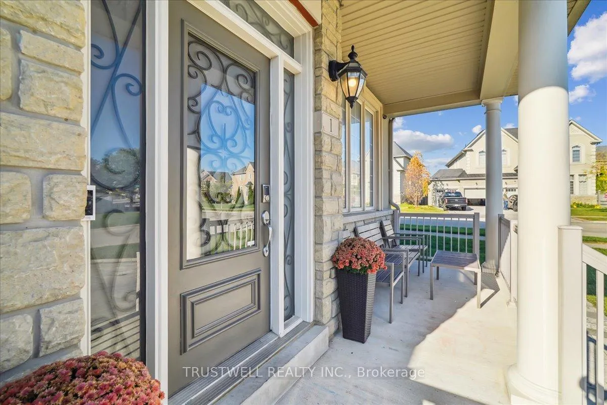 Photo 4 of 1 Mccombe Lane, Vaughan, Patterson — HOMEH