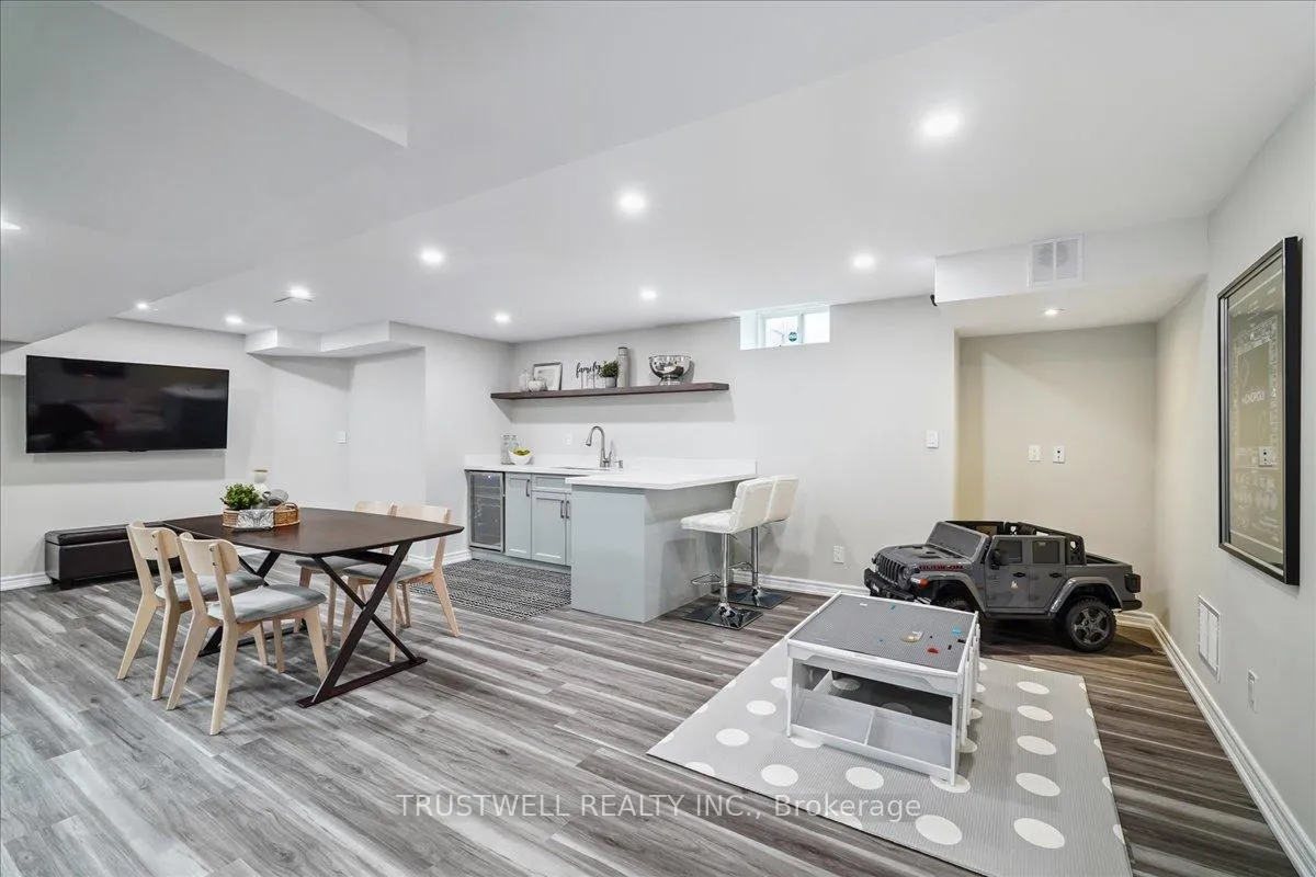 Photo 37 of 1 Mccombe Lane, Vaughan, Patterson — HOMEH