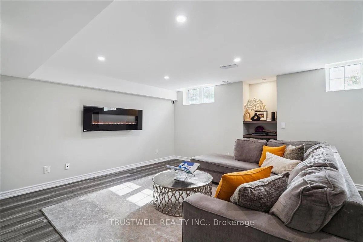 Photo 40 of 1 Mccombe Lane, Vaughan, Patterson — HOMEH