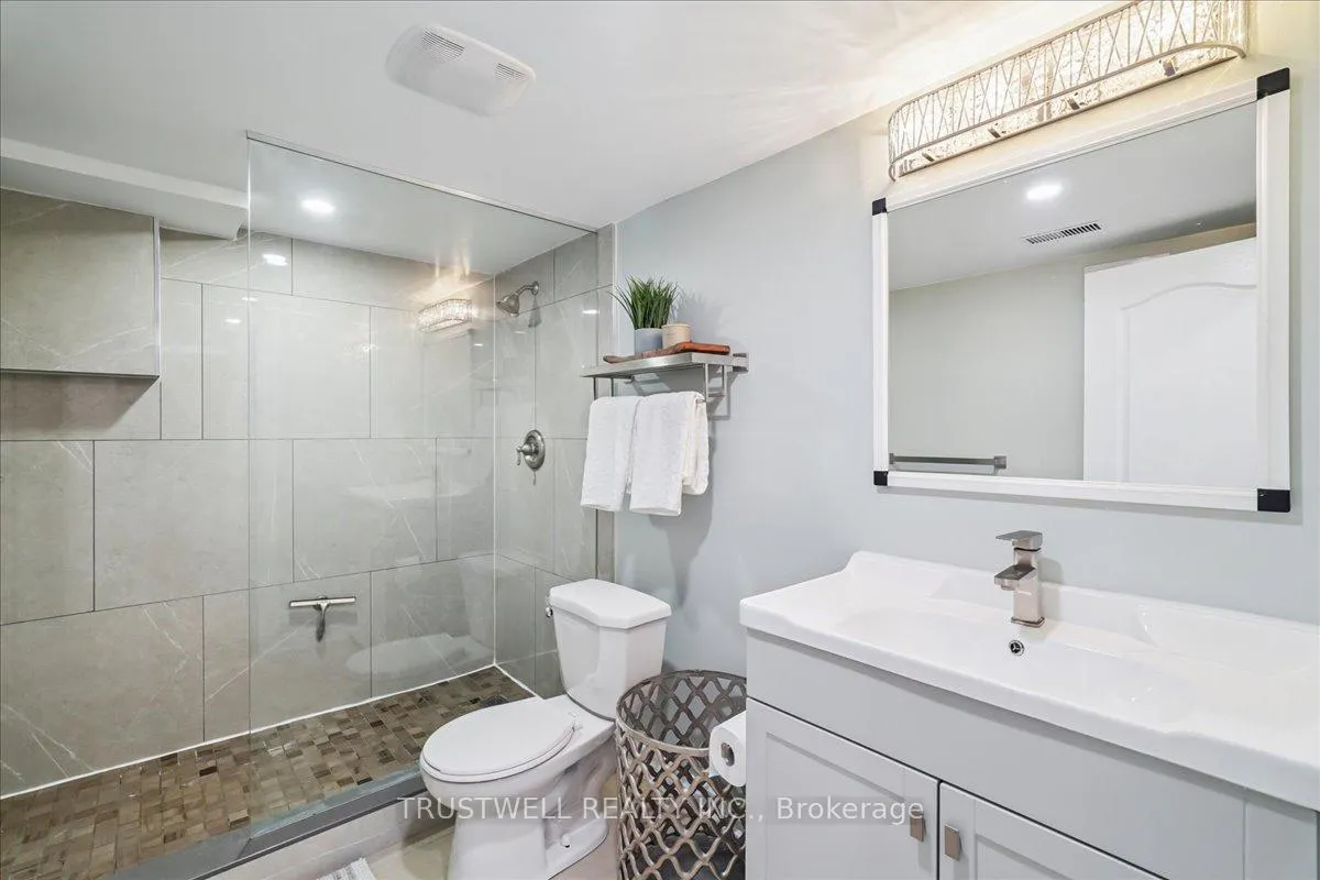 Photo 42 of 1 Mccombe Lane, Vaughan, Patterson — HOMEH