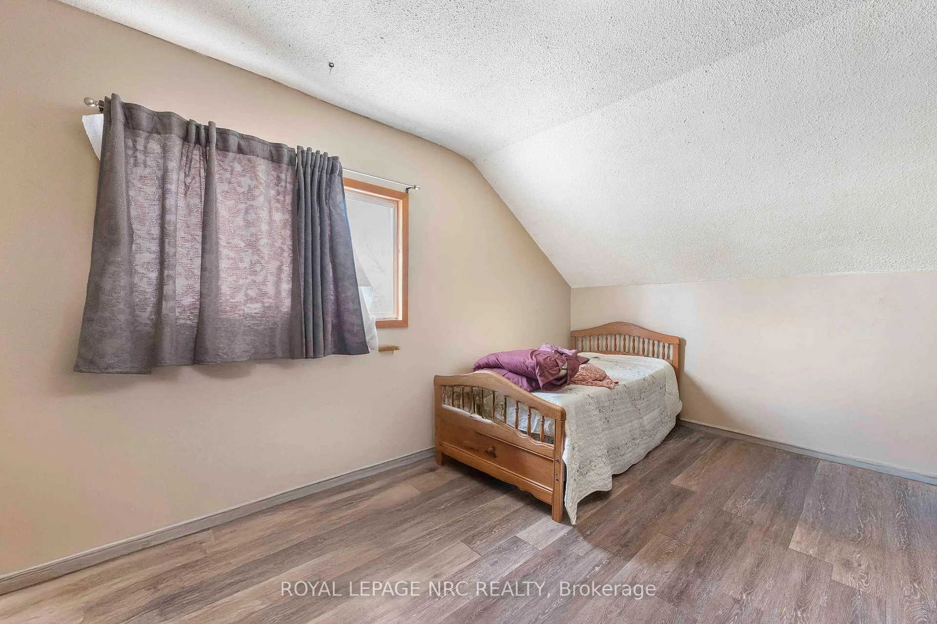 Photo 25 of 87 Pine Street S, Thorold, Thorold Downtown — HOMEH