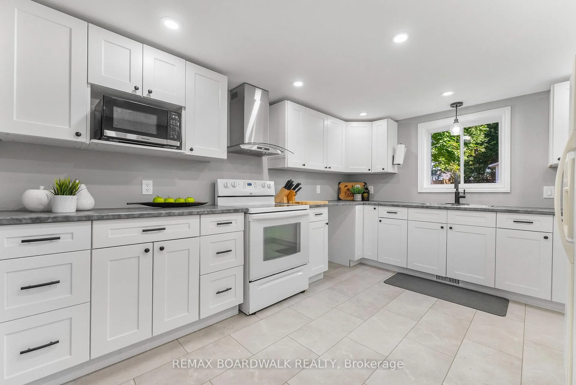 Photo 10 of 416 Dibble Street E, Prescott — HOMEH