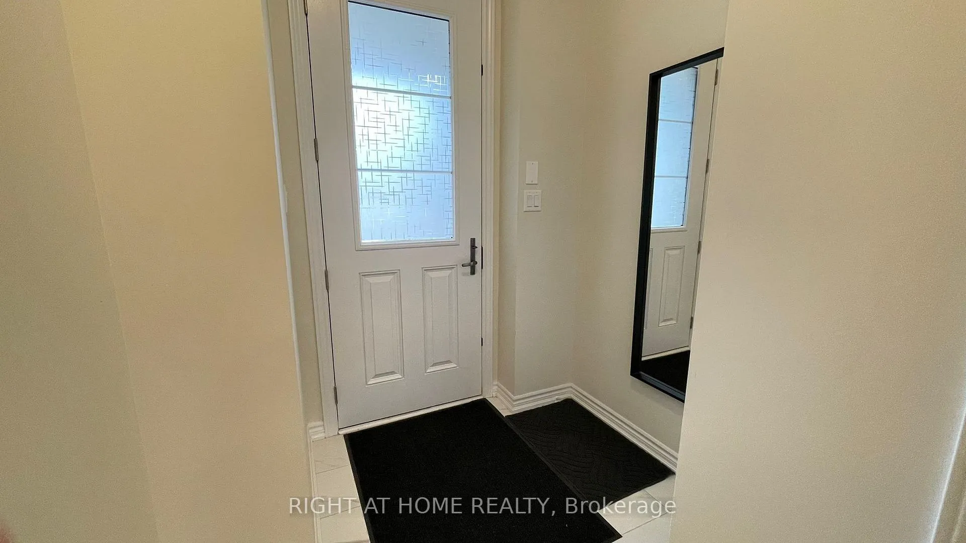 Photo 3 of 2090 Coppenwood Common, Burlington, Tyandaga — HOMEH