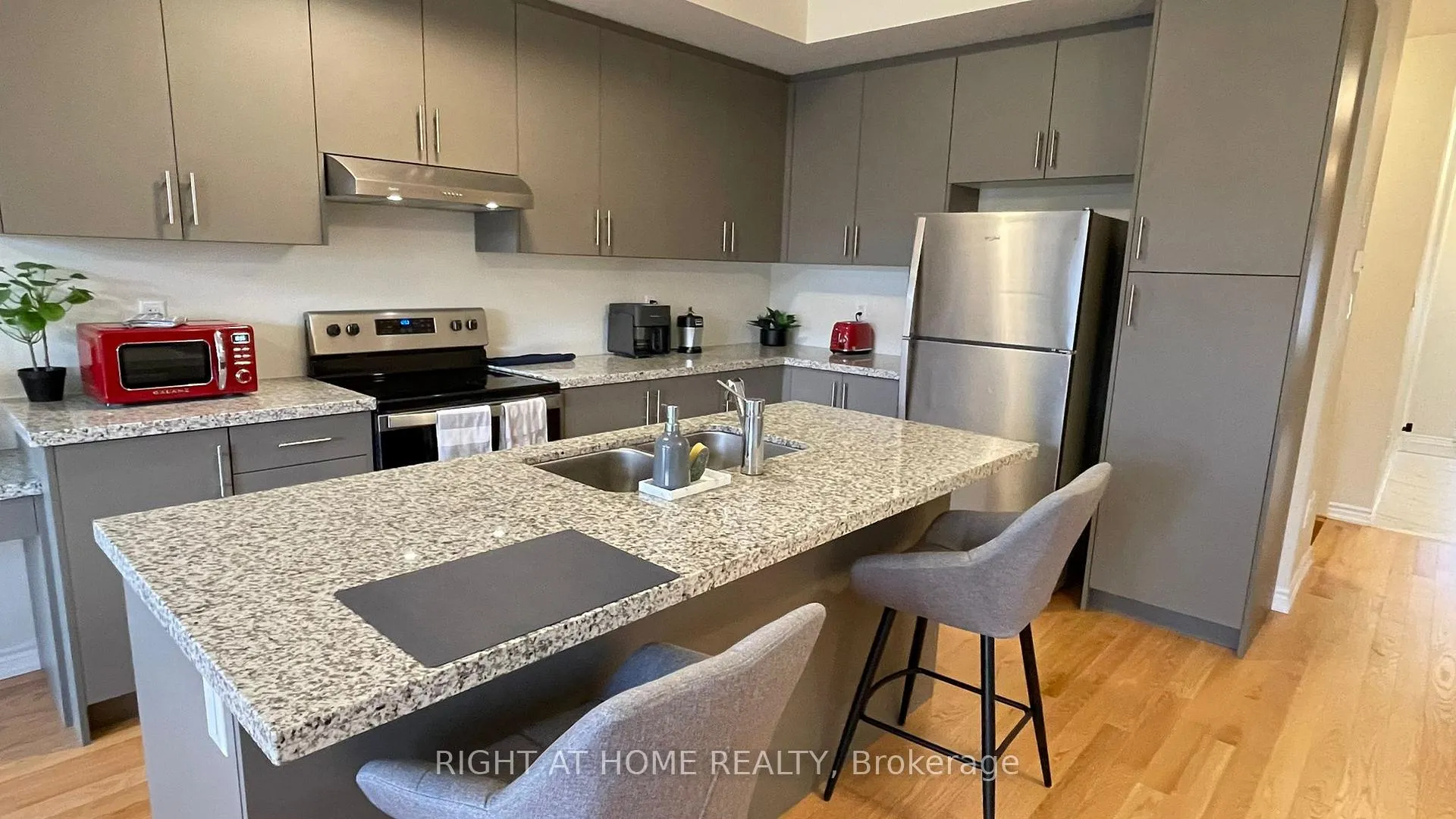 Photo 8 of 2090 Coppenwood Common, Burlington, Tyandaga — HOMEH