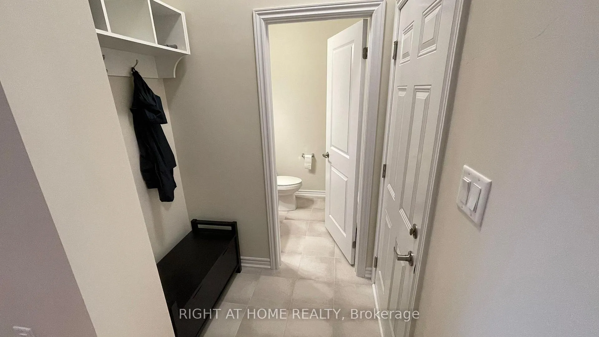 Photo 9 of 2090 Coppenwood Common, Burlington, Tyandaga — HOMEH