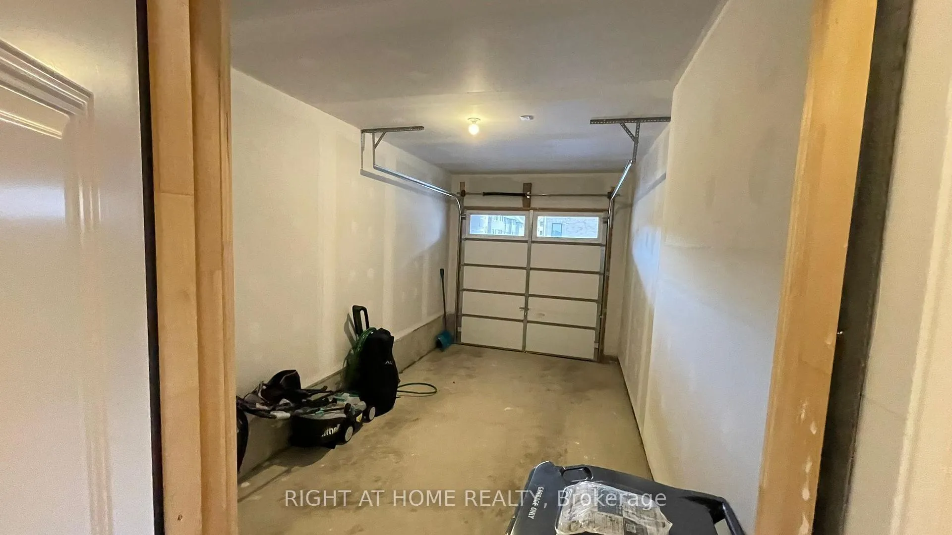 Photo 10 of 2090 Coppenwood Common, Burlington, Tyandaga — HOMEH