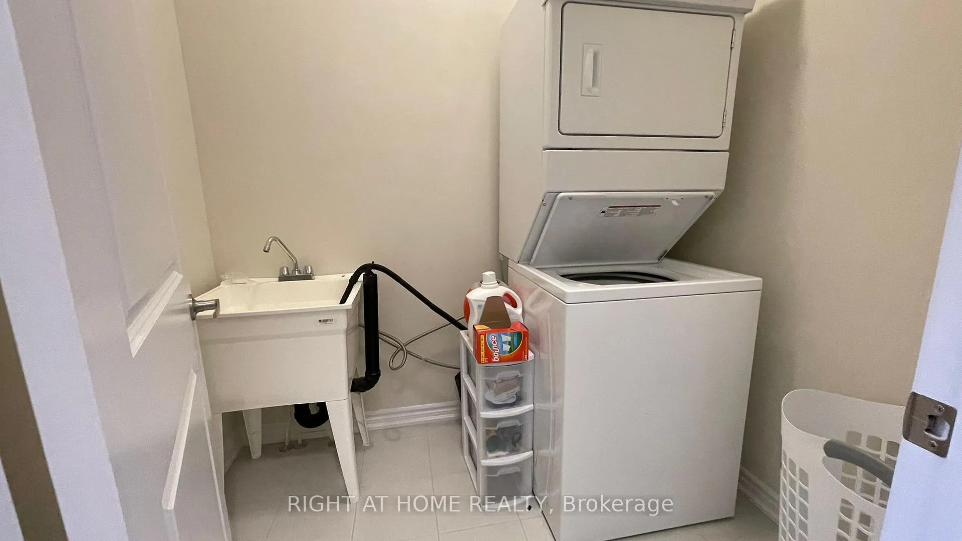 Photo 15 of 2090 Coppenwood Common, Burlington, Tyandaga — HOMEH