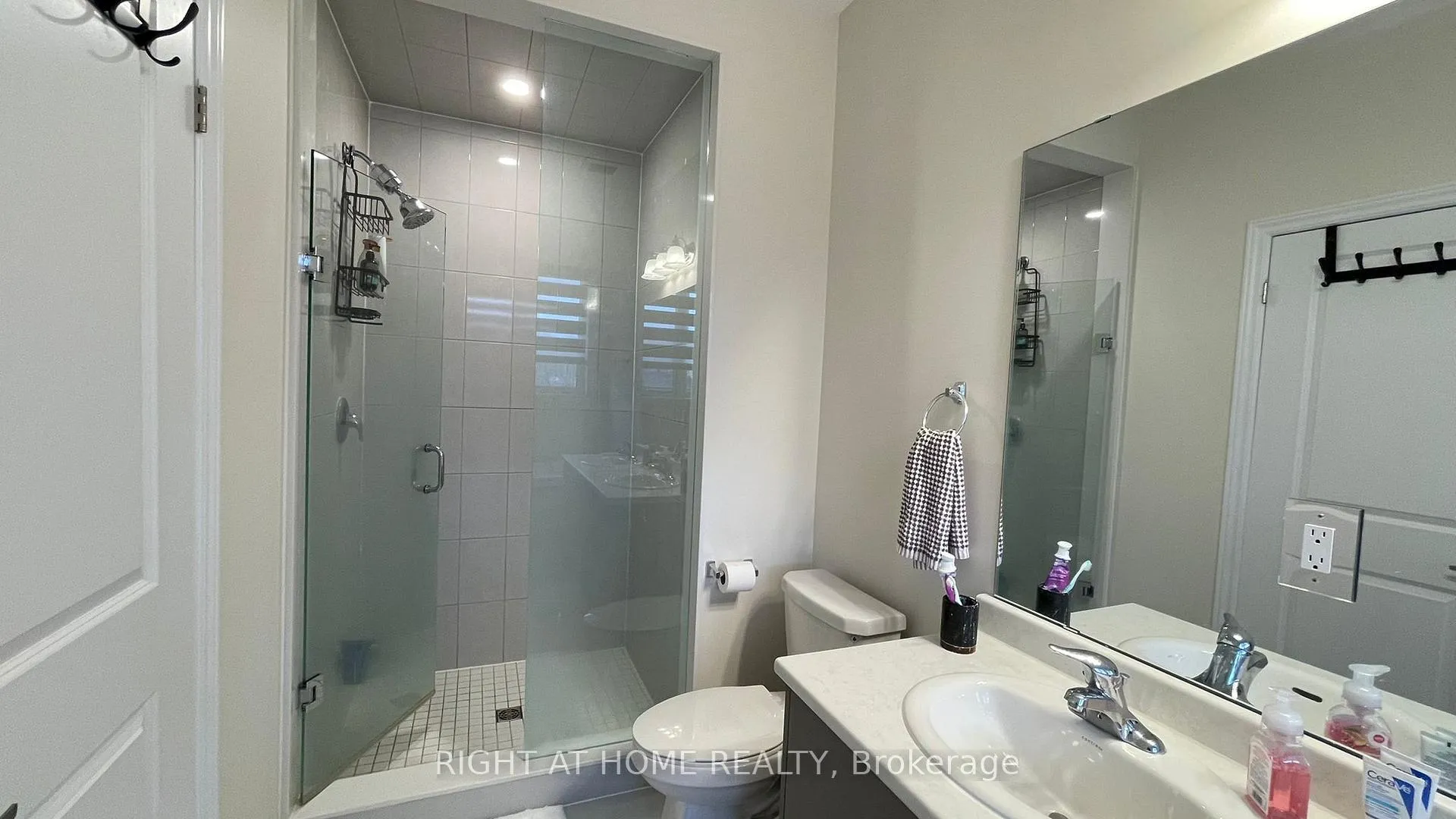 Photo 17 of 2090 Coppenwood Common, Burlington, Tyandaga — HOMEH