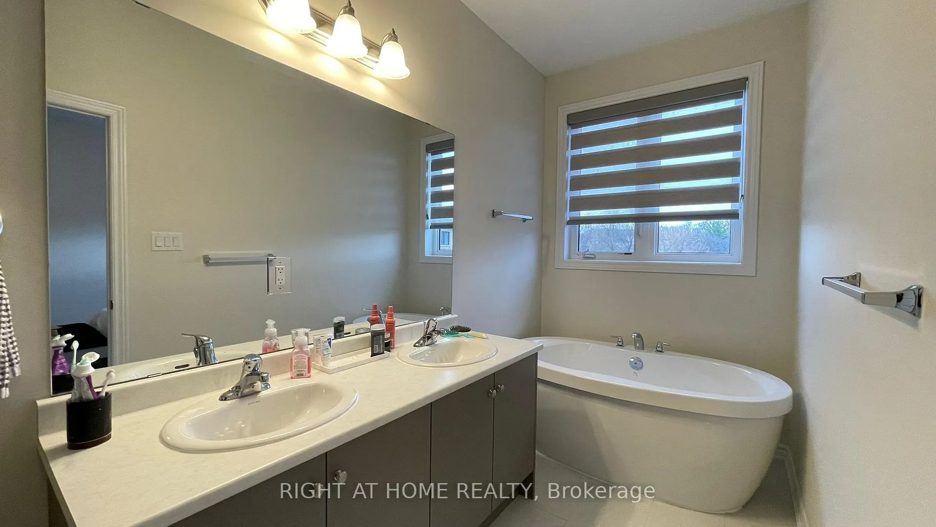 Photo 18 of 2090 Coppenwood Common, Burlington, Tyandaga — HOMEH