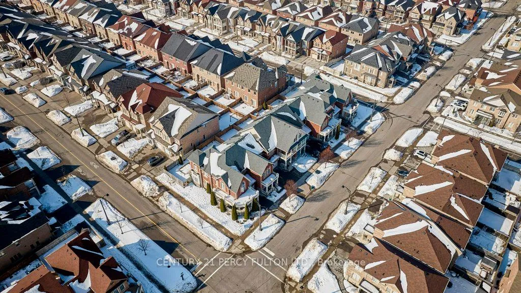 Photo 5 of 78 Brock Avenue, Markham, Berczy — HOMEH