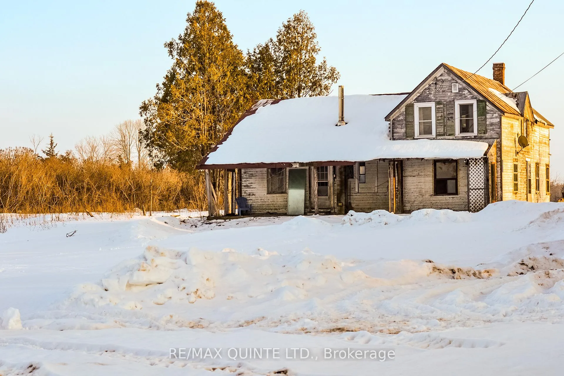 Front of 812 Enright Road N