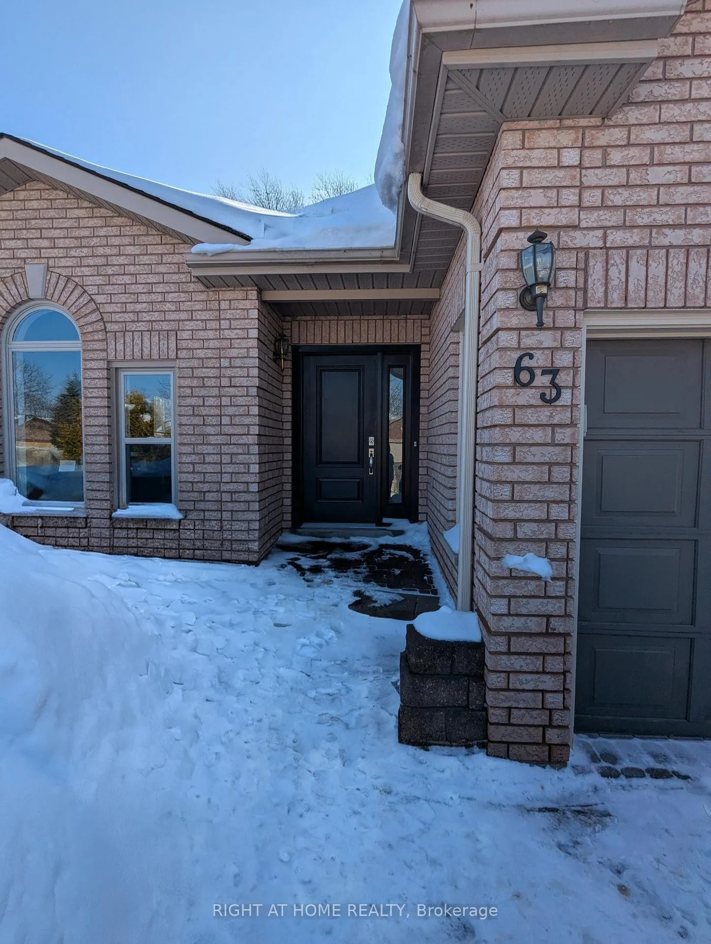 Photo 2 of 63 Benson Drive, Barrie, Sandy Hollow — HOMEH