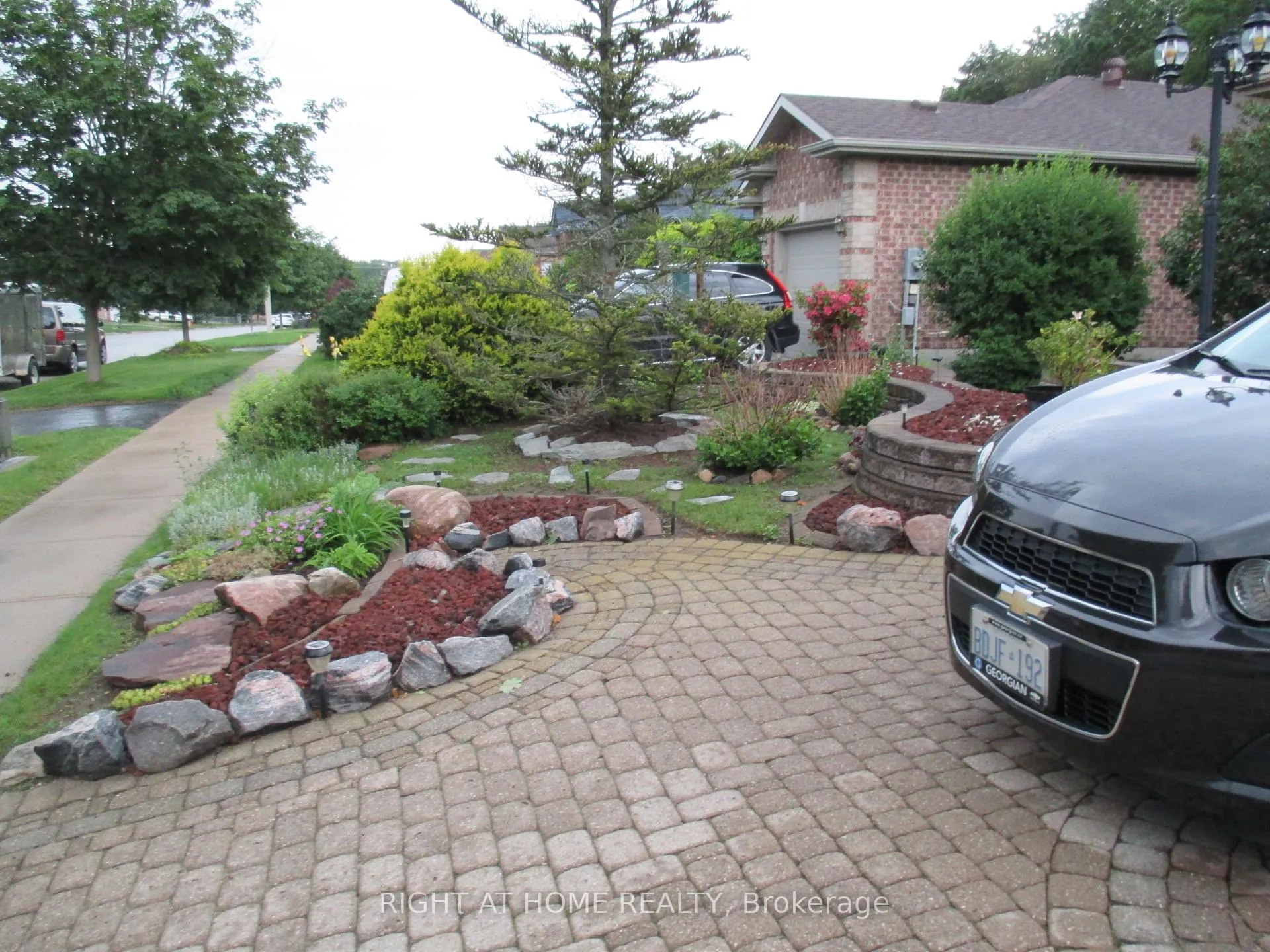 Photo 5 of 63 Benson Drive, Barrie, Sandy Hollow — HOMEH