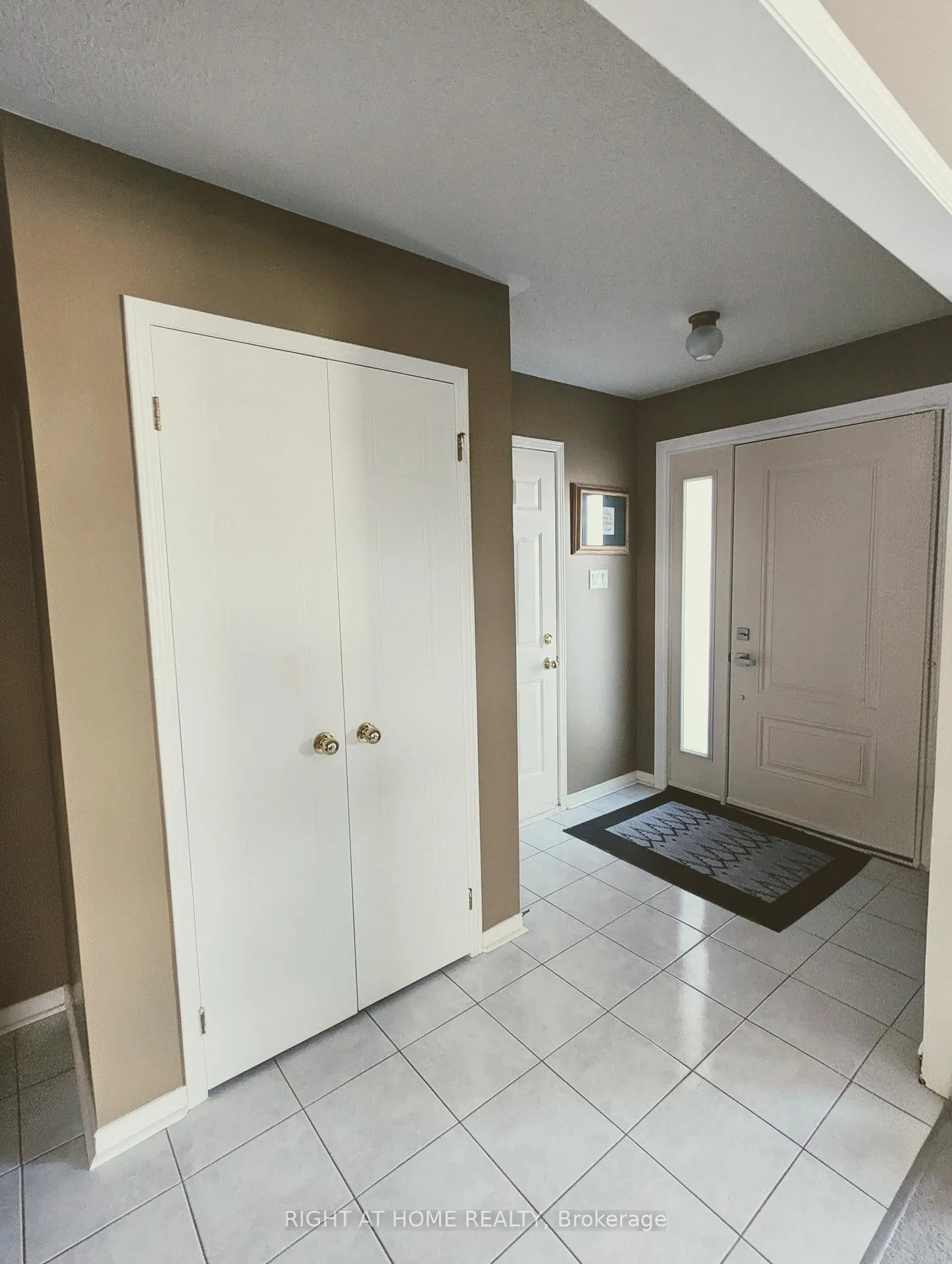 Photo 9 of 63 Benson Drive, Barrie, Sandy Hollow — HOMEH