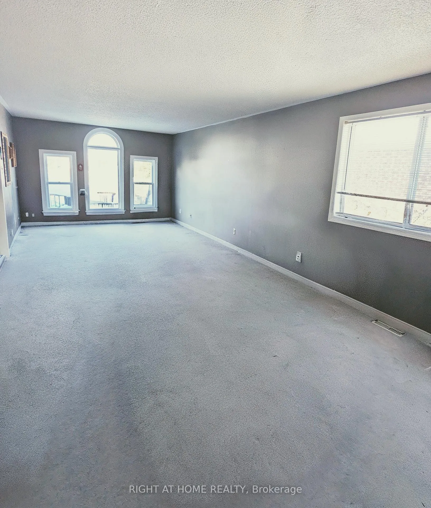 Photo 11 of 63 Benson Drive, Barrie, Sandy Hollow — HOMEH