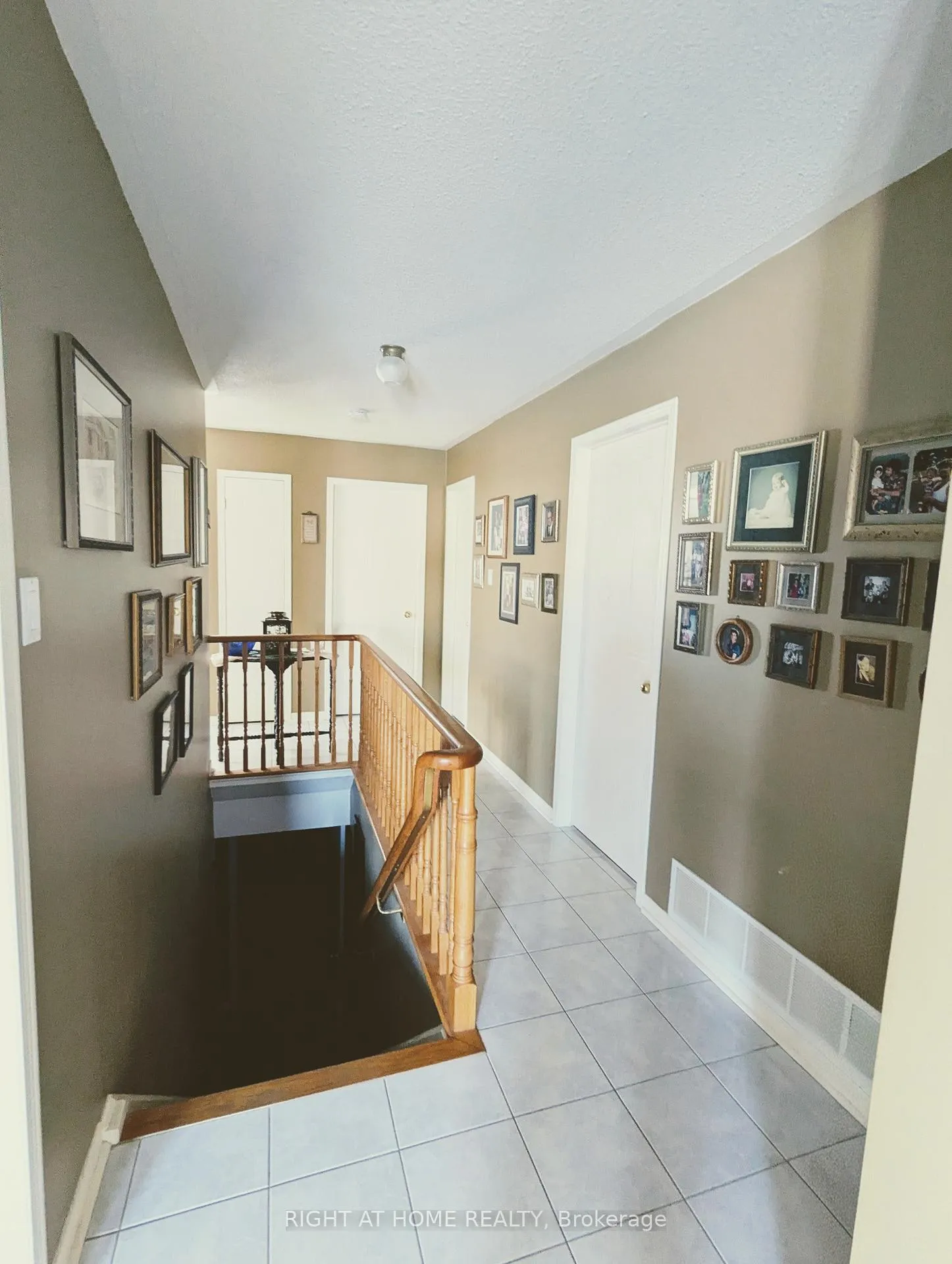 Photo 12 of 63 Benson Drive, Barrie, Sandy Hollow — HOMEH