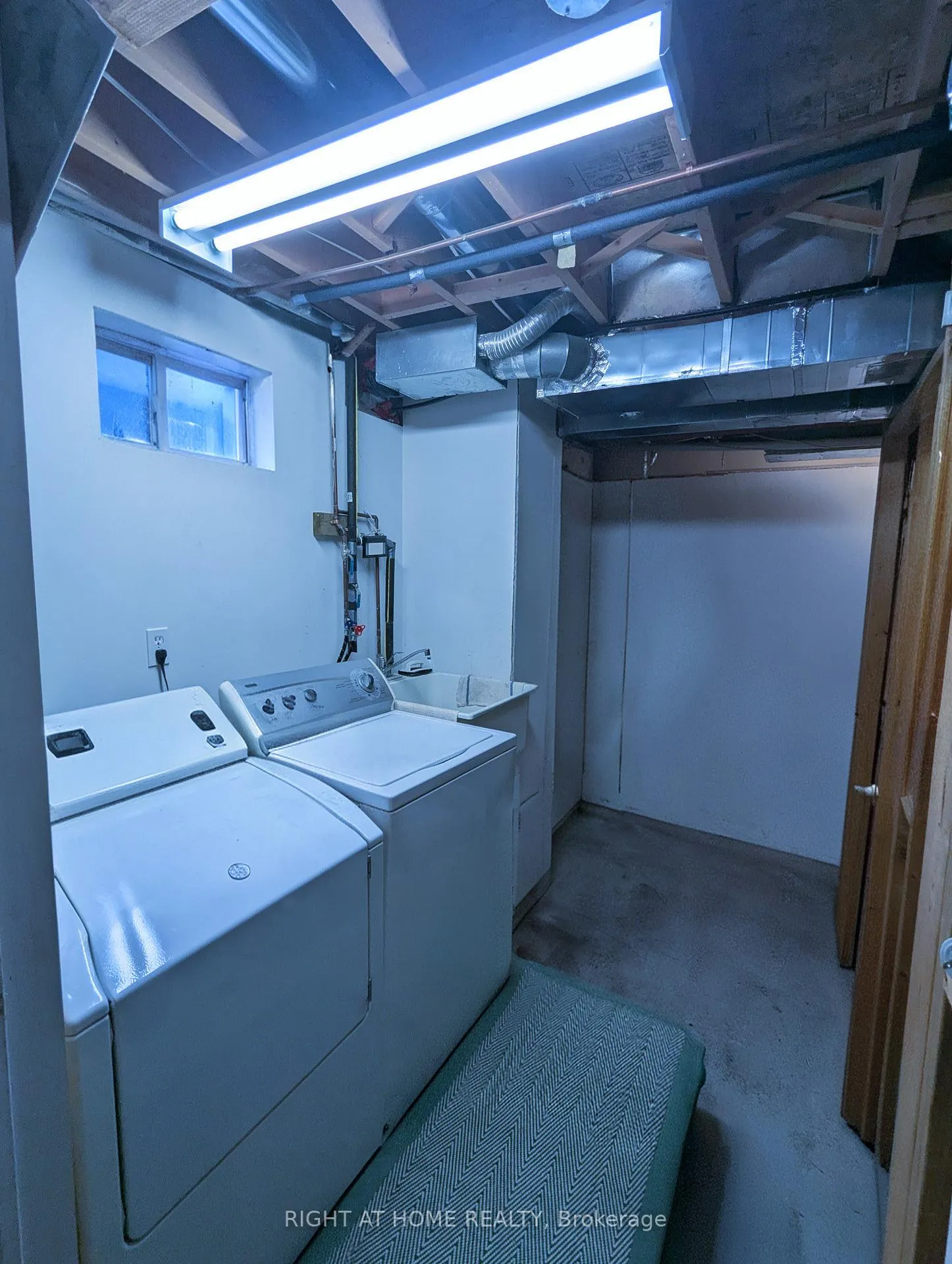 Photo 16 of 63 Benson Drive, Barrie, Sandy Hollow — HOMEH
