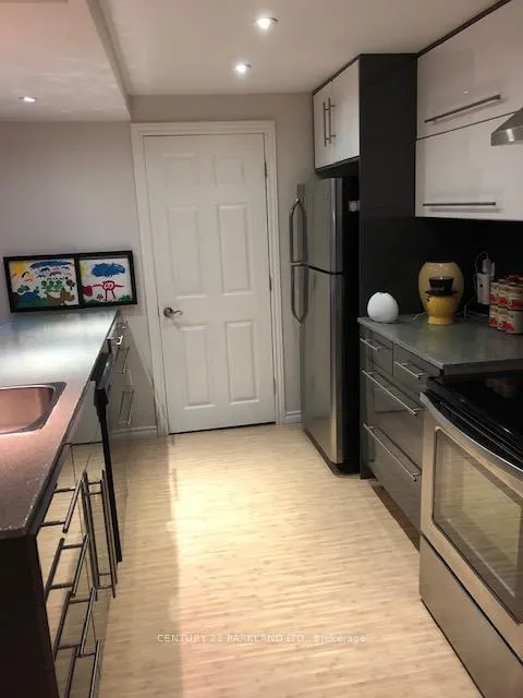 Photo 5 of Unit Basement, 32 Attridge Drive, Aurora, Aurora Village — HOMEH