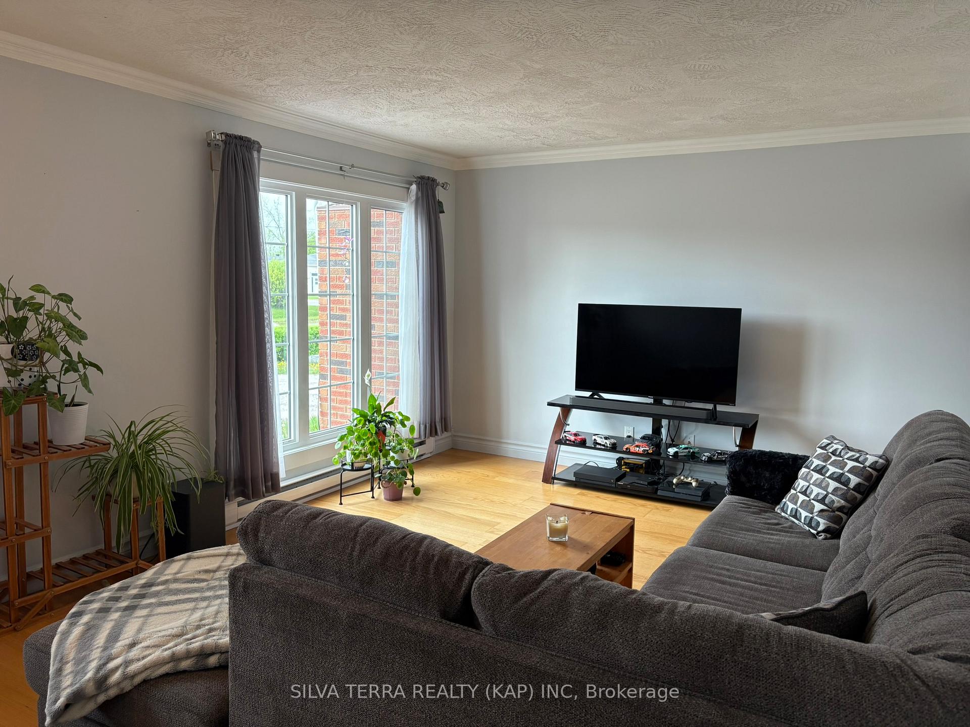 Photo 3 of 10 Macdonald Street, Kapuskasing — HOMEH