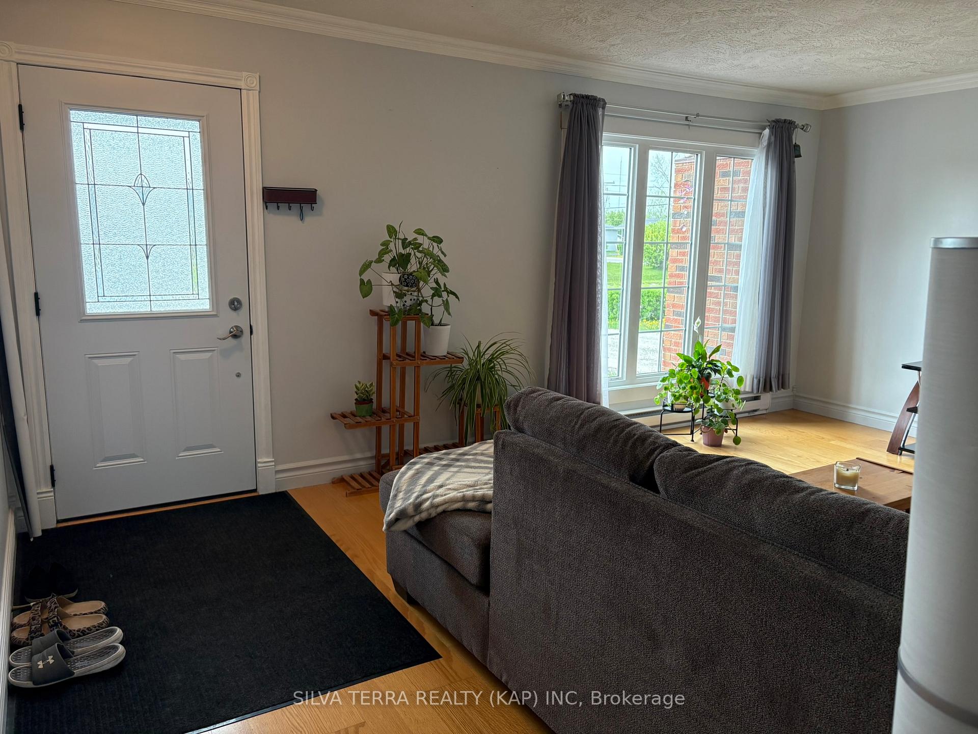 Photo 4 of 10 Macdonald Street, Kapuskasing — HOMEH