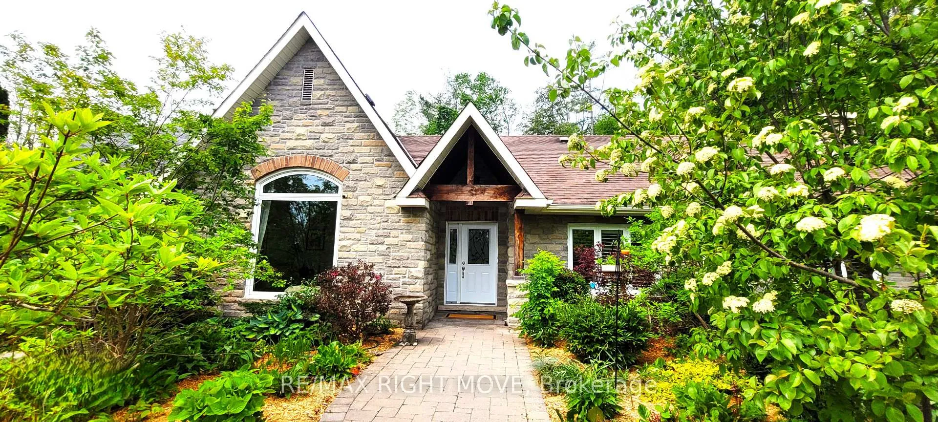 Photo 4 of 3528 Glenhaven Beach Road, Innisfil, Rural Innisfil — HOMEH