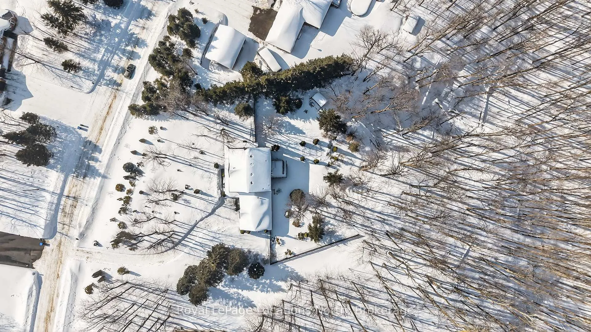 Photo 4 of 20 Green Mountain Court, Oro-Medonte, Rural Oro-Medonte — HOMEH