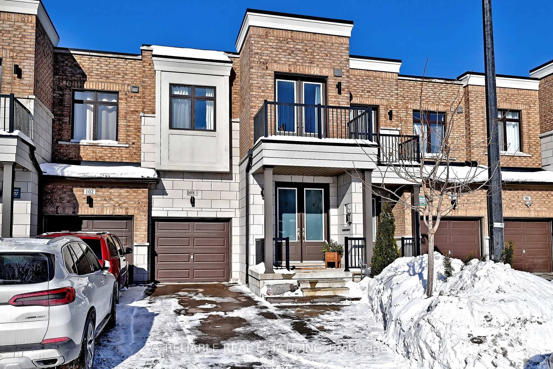 Photo 1 of 98 Elyse Court, Aurora, Bayview Northeast — HOMEH