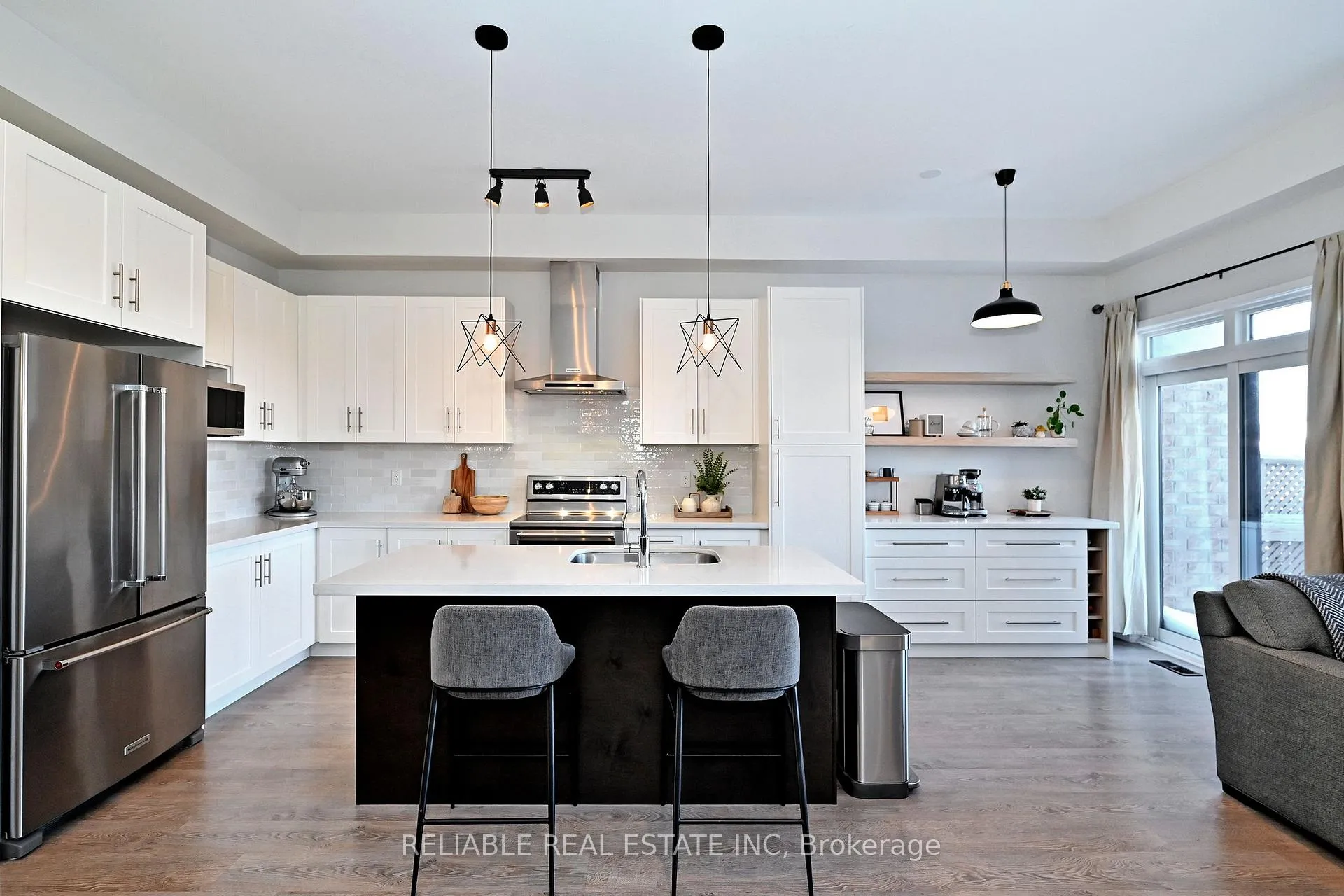 Photo 2 of 98 Elyse Court, Aurora, Bayview Northeast — HOMEH