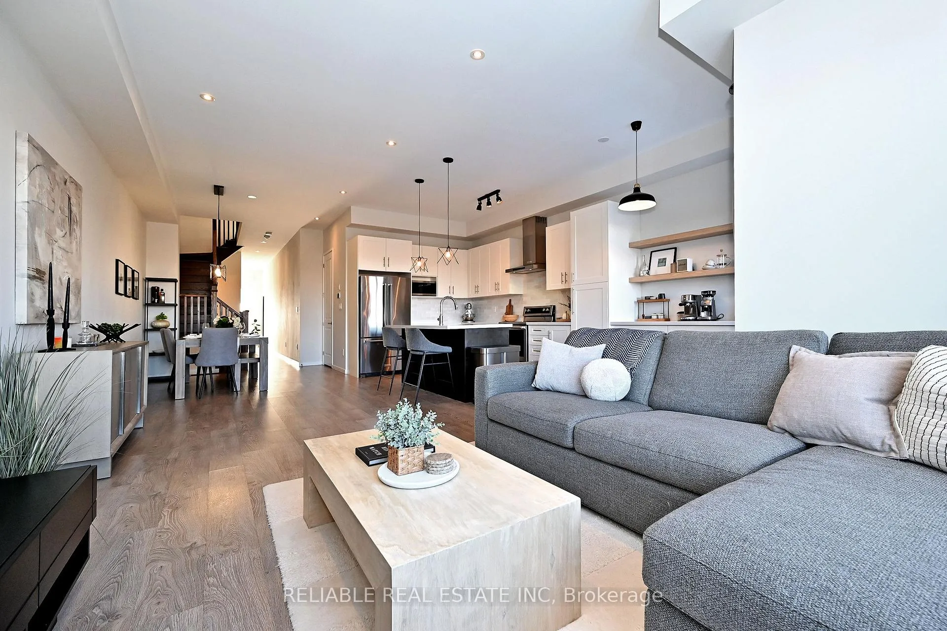 Photo 6 of 98 Elyse Court, Aurora, Bayview Northeast — HOMEH