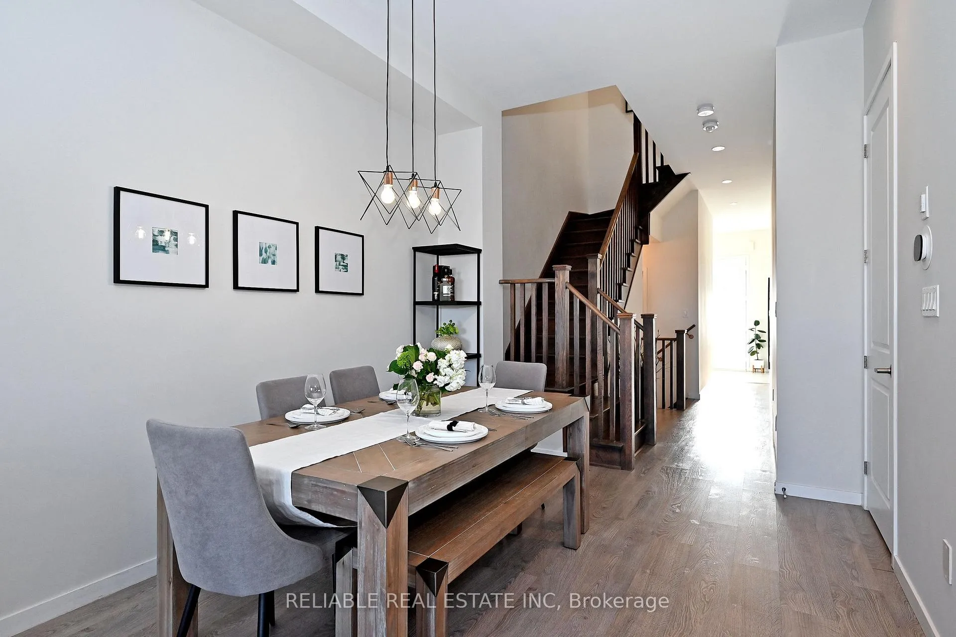 Photo 7 of 98 Elyse Court, Aurora, Bayview Northeast — HOMEH