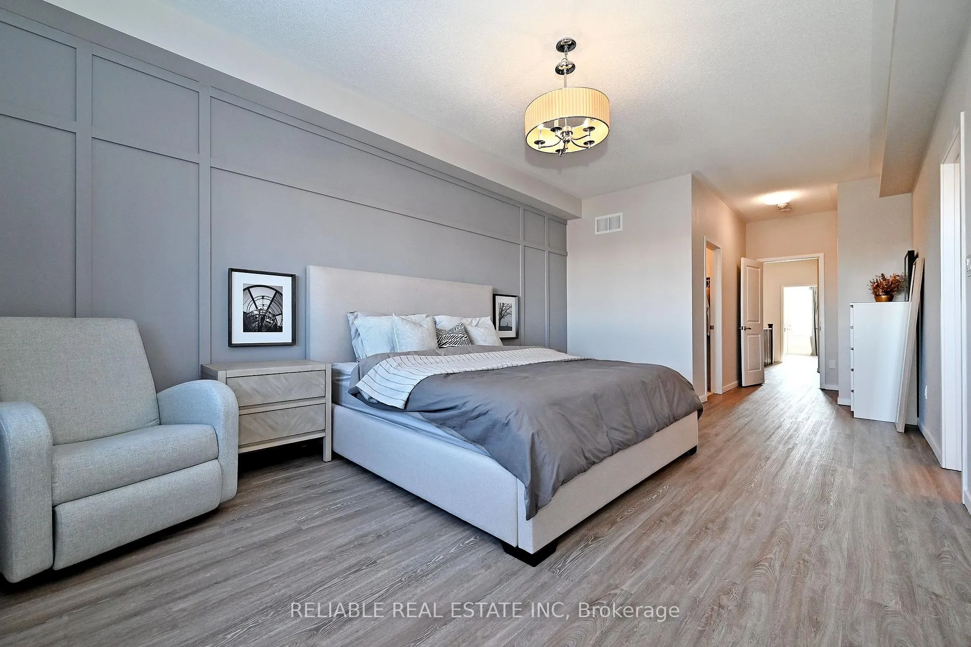 Photo 10 of 98 Elyse Court, Aurora, Bayview Northeast — HOMEH